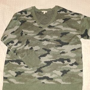 Junior plus sz 2x camo sweater.